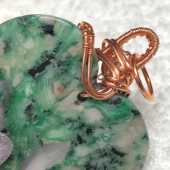 Pretty wire wrapped green heart stone - Picture 14 of 14